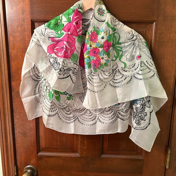 VTG Stunning Hand Rolled Silk floral scarf made in Japan. Vibrant colors - Picture 2 of 10